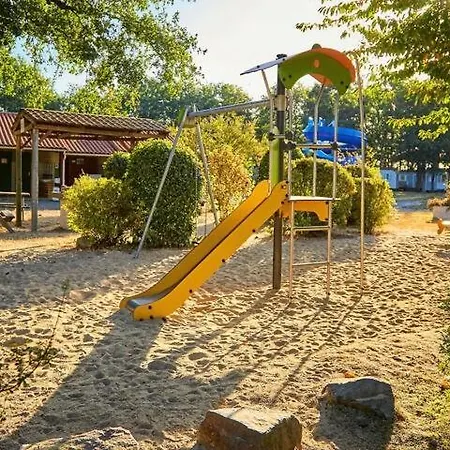 M.Home Acces P006 2Chbr/5Pers مكان تخييم